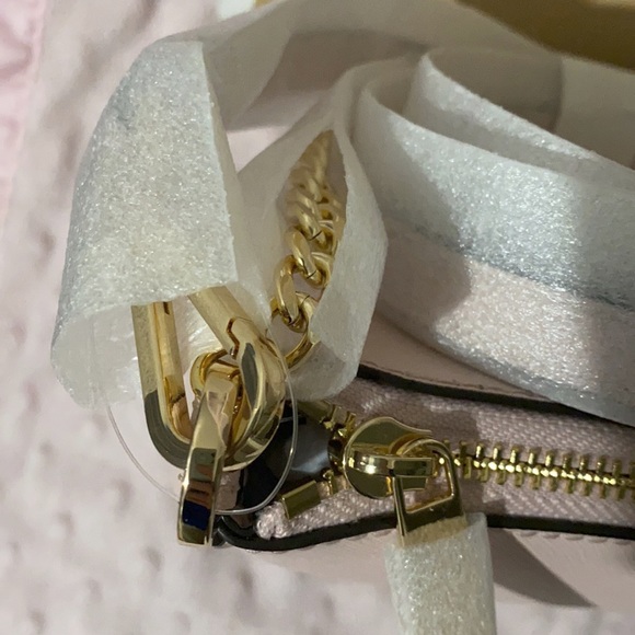 SALE ‼️Michael Kors Brand New Authentic  Crossbody bag - Picture 2 of 7